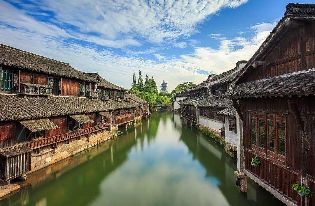 第二个能翻跟斗的人形机器人！首次采用电驱动路线 研发团队来自中国